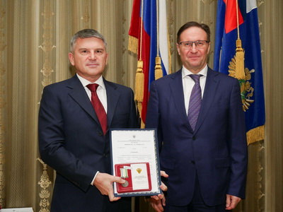 Глава «Россети Центр» Игорь Маковский награждён юбилейной медалью Ростехнадзора
